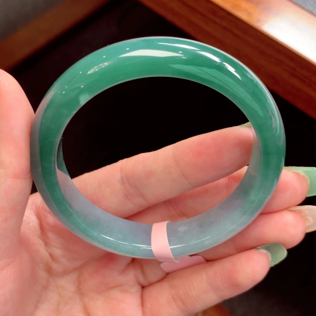 翡翠手镯未镶嵌缅甸