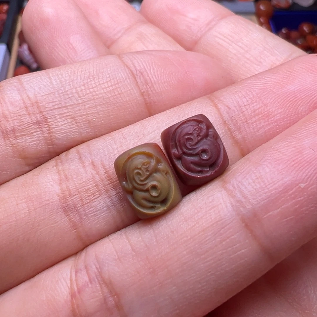 笑***伤南红玛瑙合金珠宝奇石