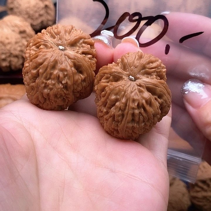 吊坠桃核大蒜头狮子头35