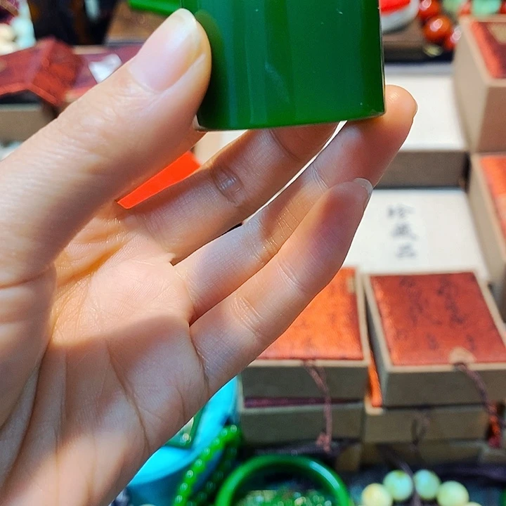 和田玉颈饰未镶嵌主播的节目有多精彩啊我