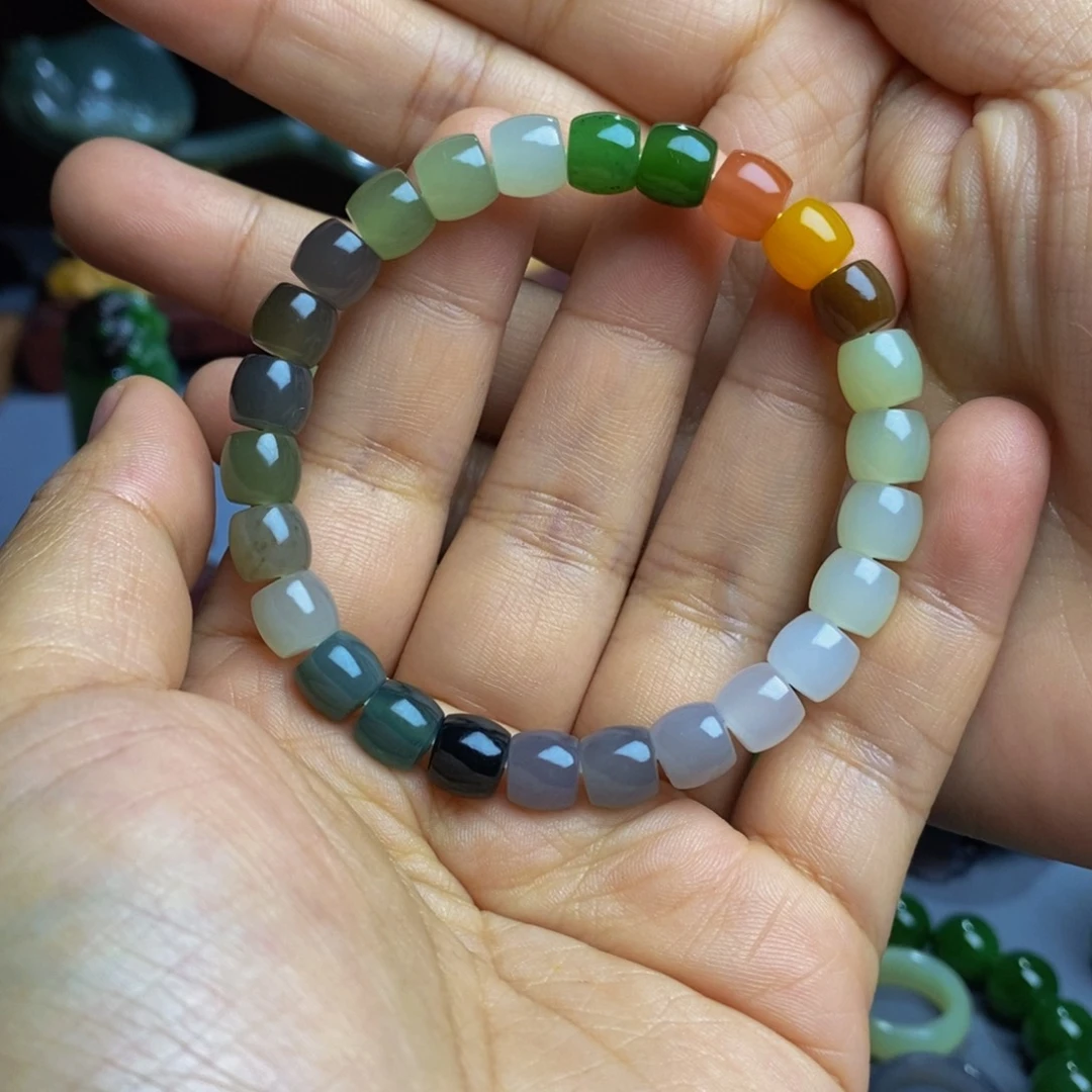 二***妈和田玉未镶嵌手串