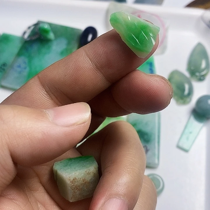 翡翠散珠天然翡翠A货挂件