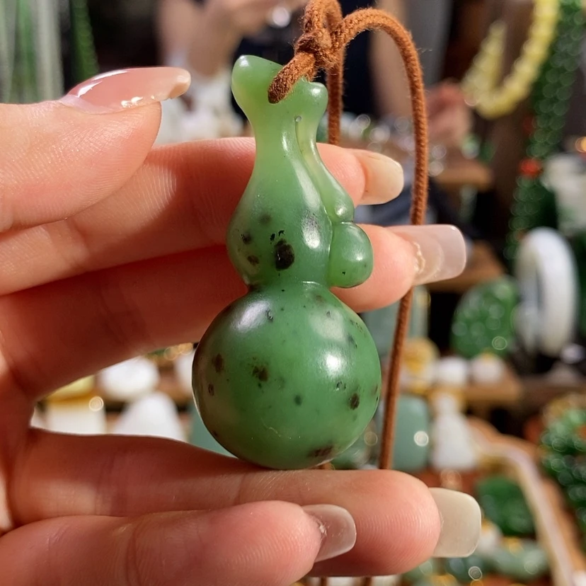 【闪购商品】吊坠(赠链)未镶嵌和田玉