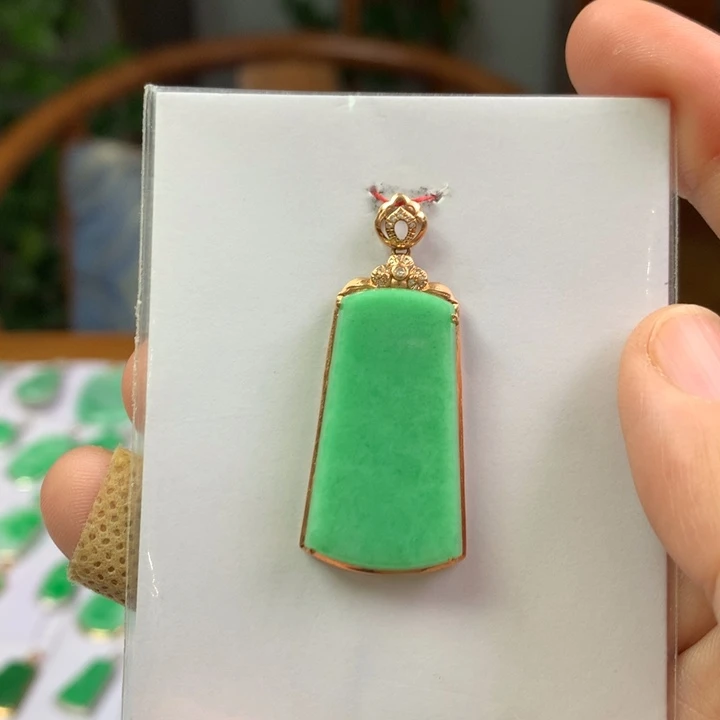 翡翠18K金镶嵌颈饰翡翠翡翠吊坠