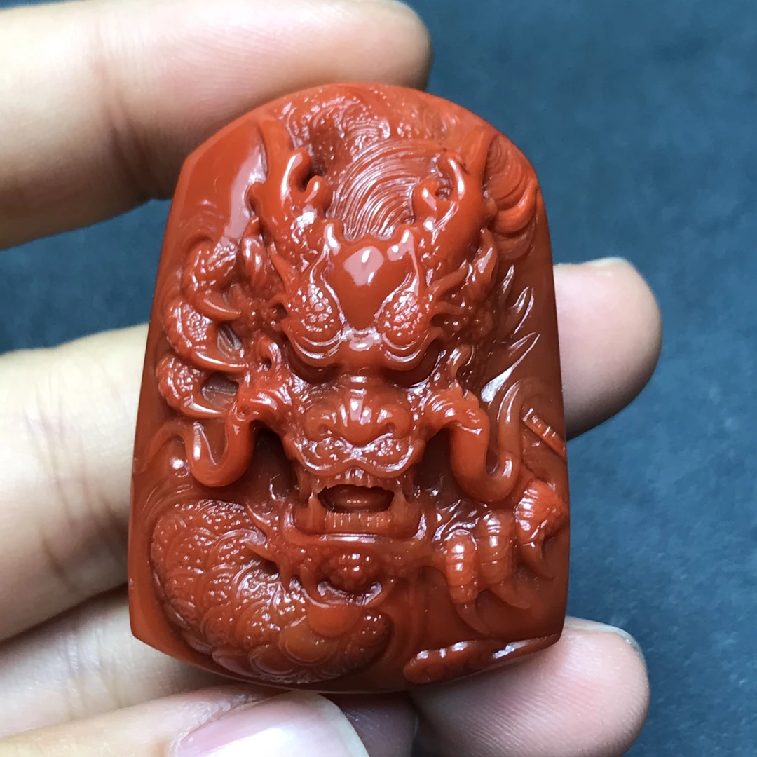 四川大凉山南红玛瑙柿子红玫红双色龙牌吊坠雕刻挂坠