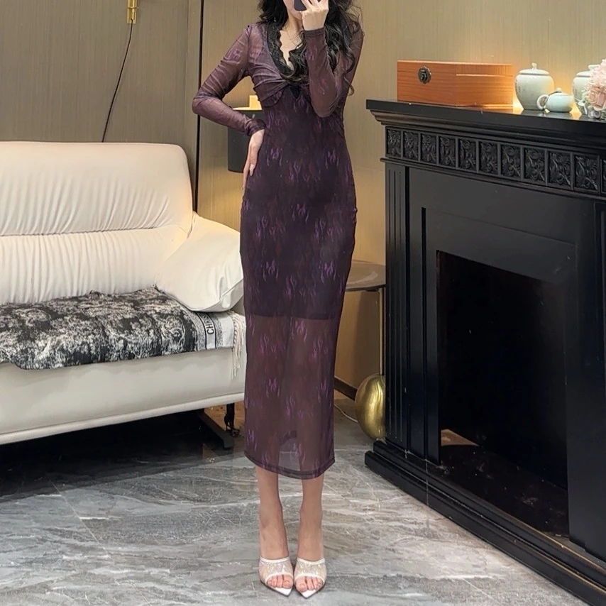 气质女人味轻奢扭扭蕾丝V领长袖紫霞玫瑰显瘦修身时尚百搭连衣裙