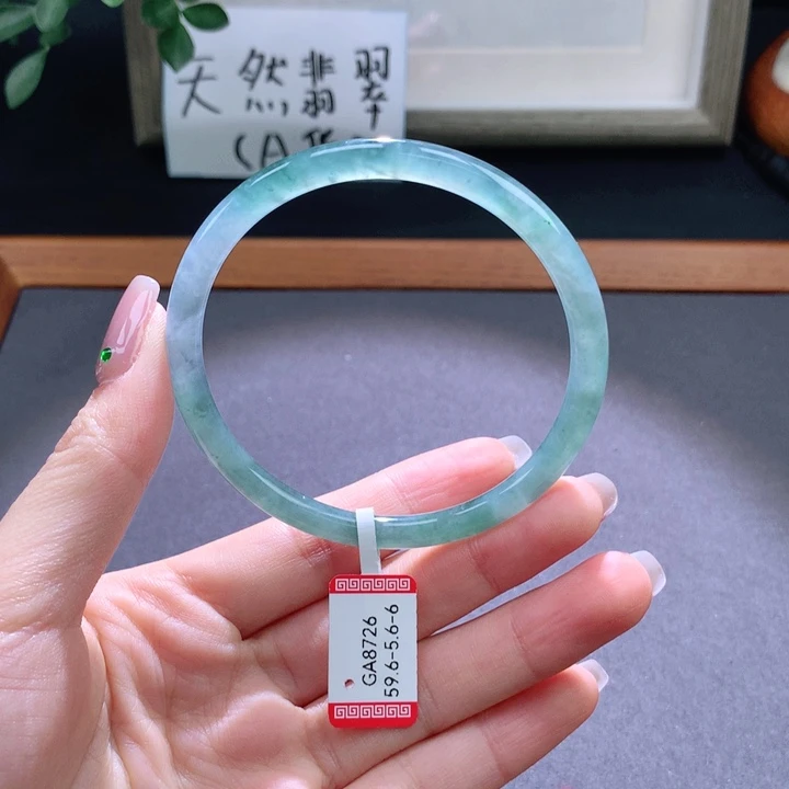 翡翠手镯未镶嵌天然翡翠手镯