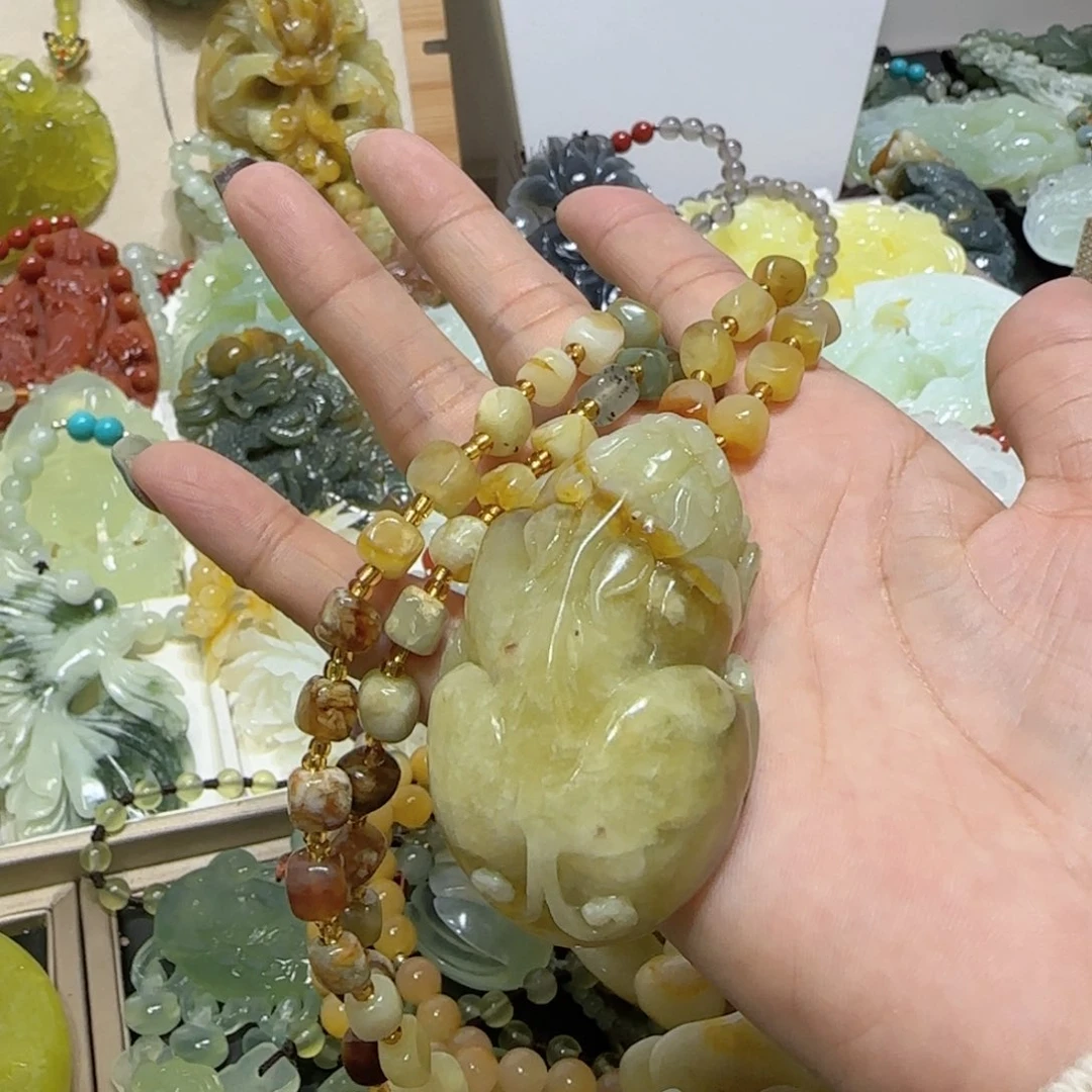未镶嵌蛇纹石玉吊坠