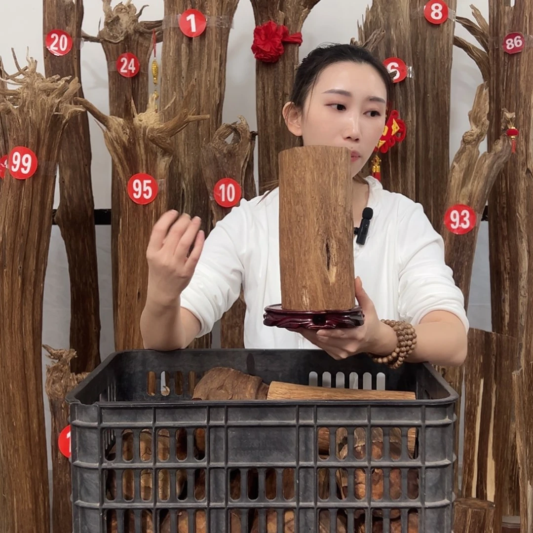 沉香碎屑沉香原材料