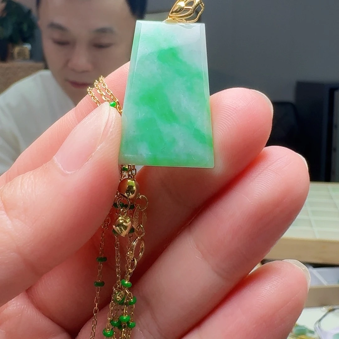 翡翠18K金镶嵌吊坠(赠链)天然