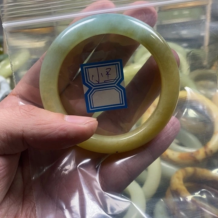 蛇纹石玉手镯未镶嵌小*?