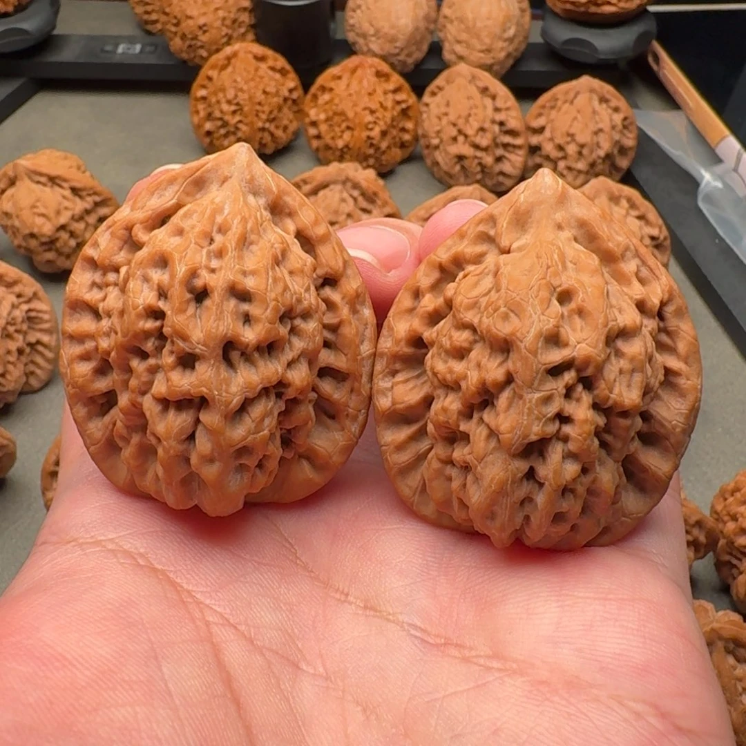 泇***o文玩核桃吊坠金公子