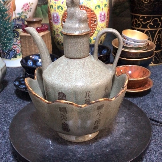 瓷片瓷器一件，品相完美