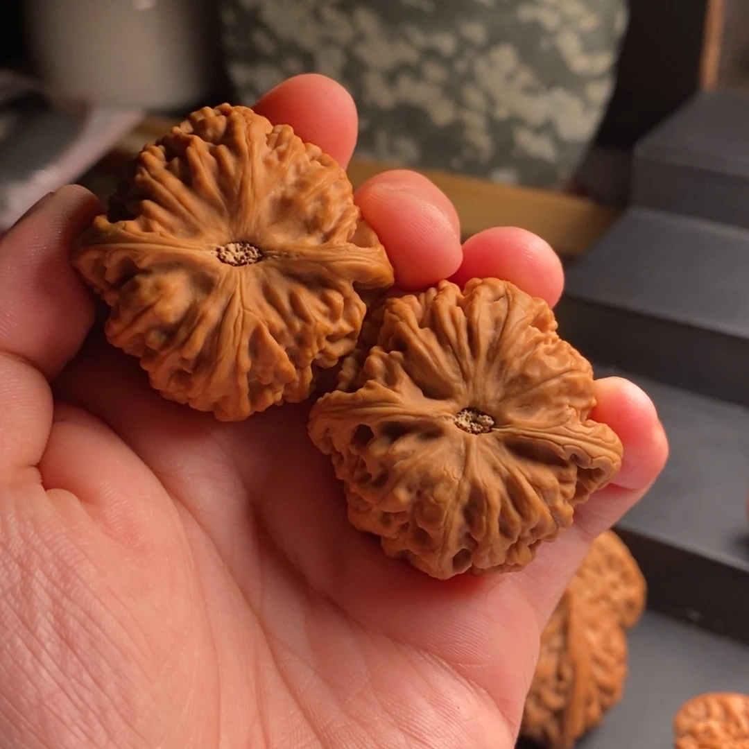 单***机文玩核桃吊坠核为贵