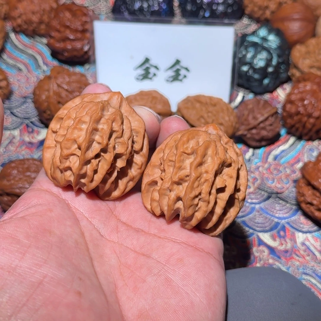 把件文玩核桃2113曹大龙，尺寸42 43 43