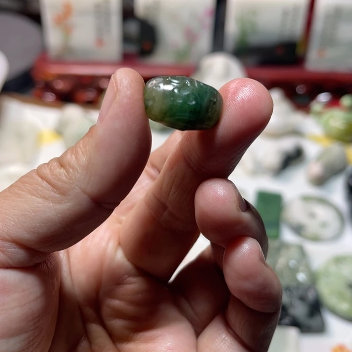 独山玉未镶嵌颈饰