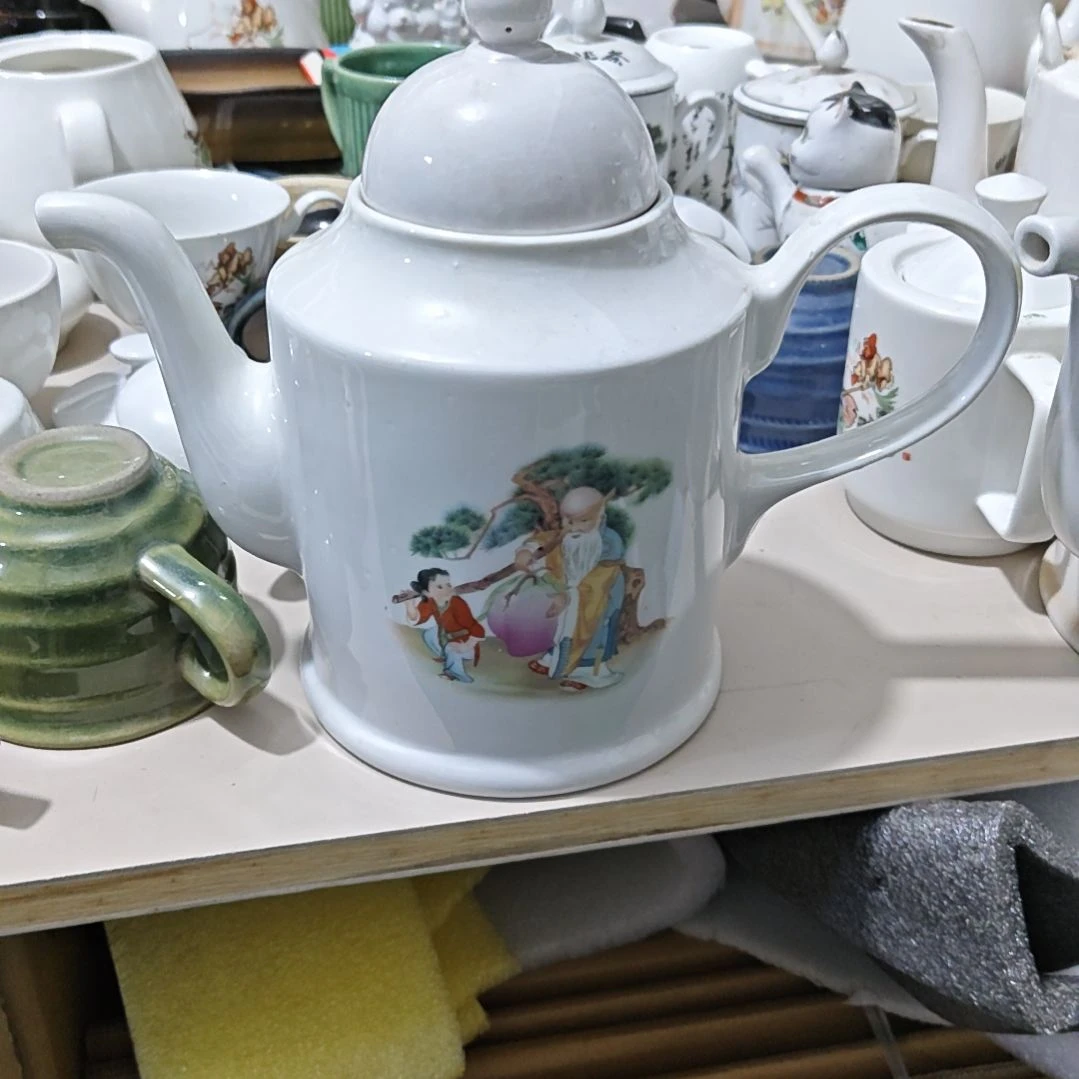 瓷片桃**?陶瓷制品茶壶