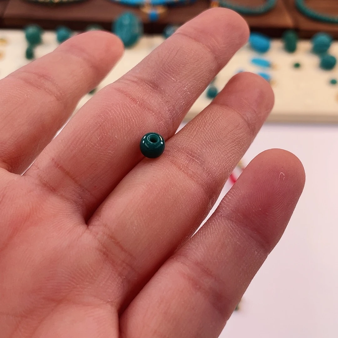 绿松石颈饰未镶嵌