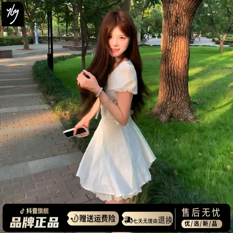 白色泡泡袖蕾丝拼接连衣裙子女夏季2025新款法式气质高级感短裙