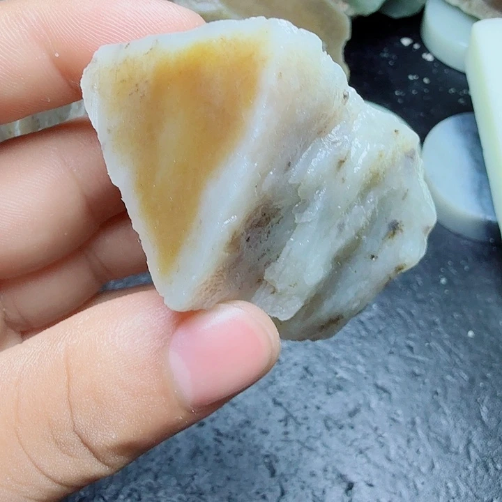 未镶嵌和田玉（糖玉）珠宝奇石
