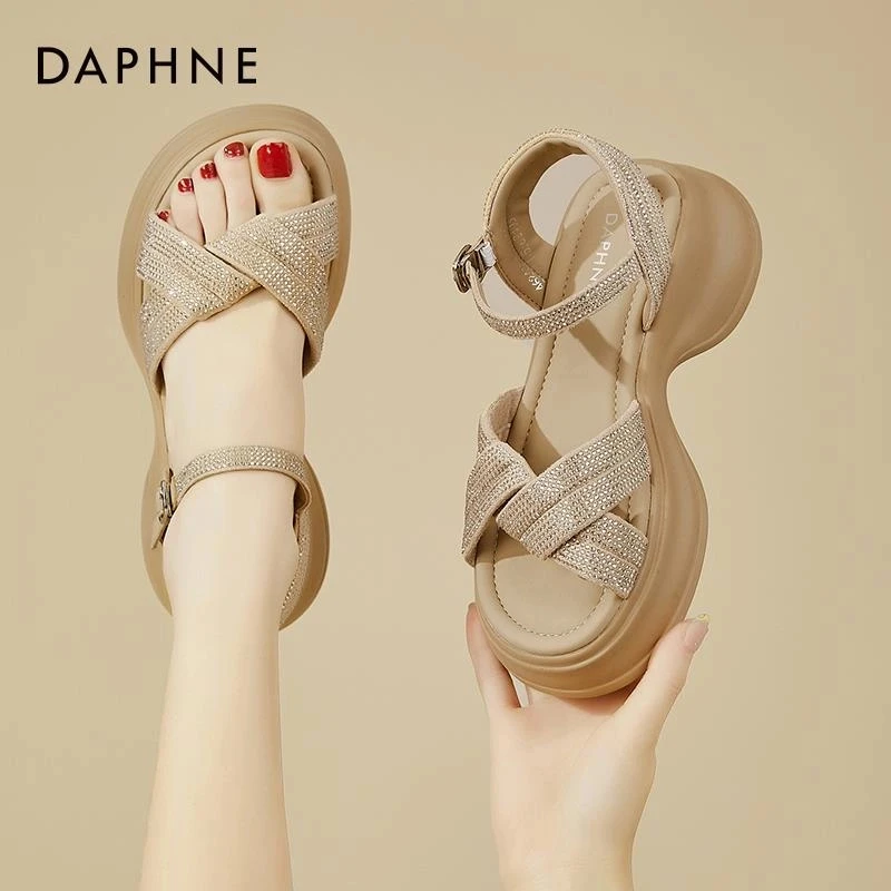 达芙妮气质水钻凉鞋女款夏季时尚舒适休闲运动女士增高厚底松糕鞋