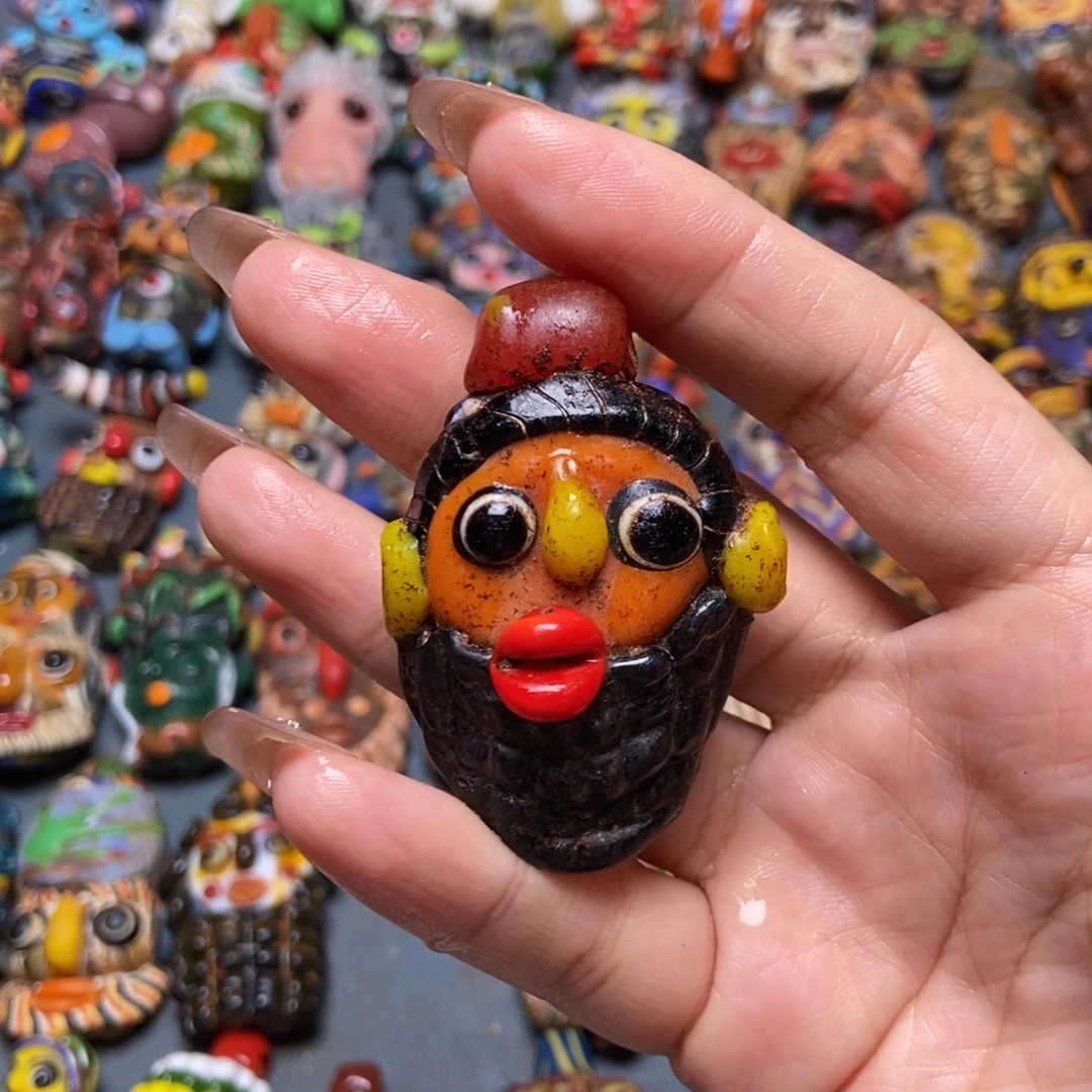 琉璃颈饰印度尼西亚琉璃娃娃