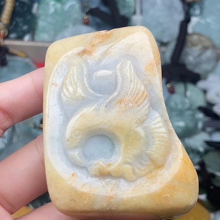 翡翠未镶嵌颈饰翡翠有微瑕