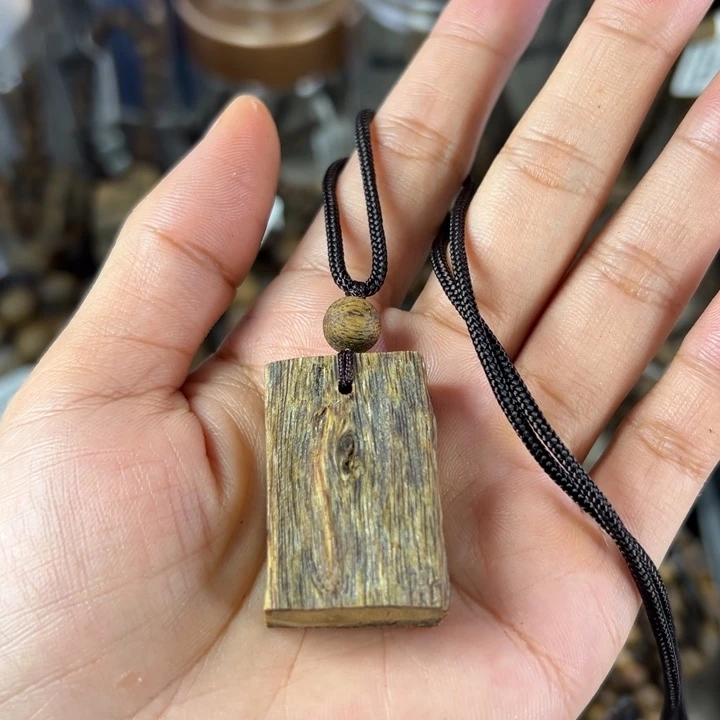 b****沉香碎屑沉香奇楠沉香乌身圆叶无事牌