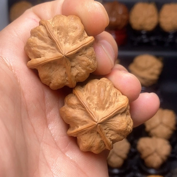 文玩核桃吊坠玉火金砖