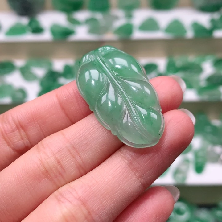 颈饰未镶嵌石英质玉