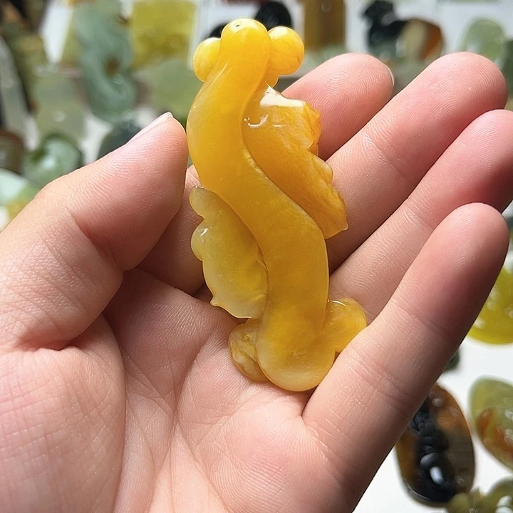 蛇纹石玉未镶嵌颈饰黎*珊