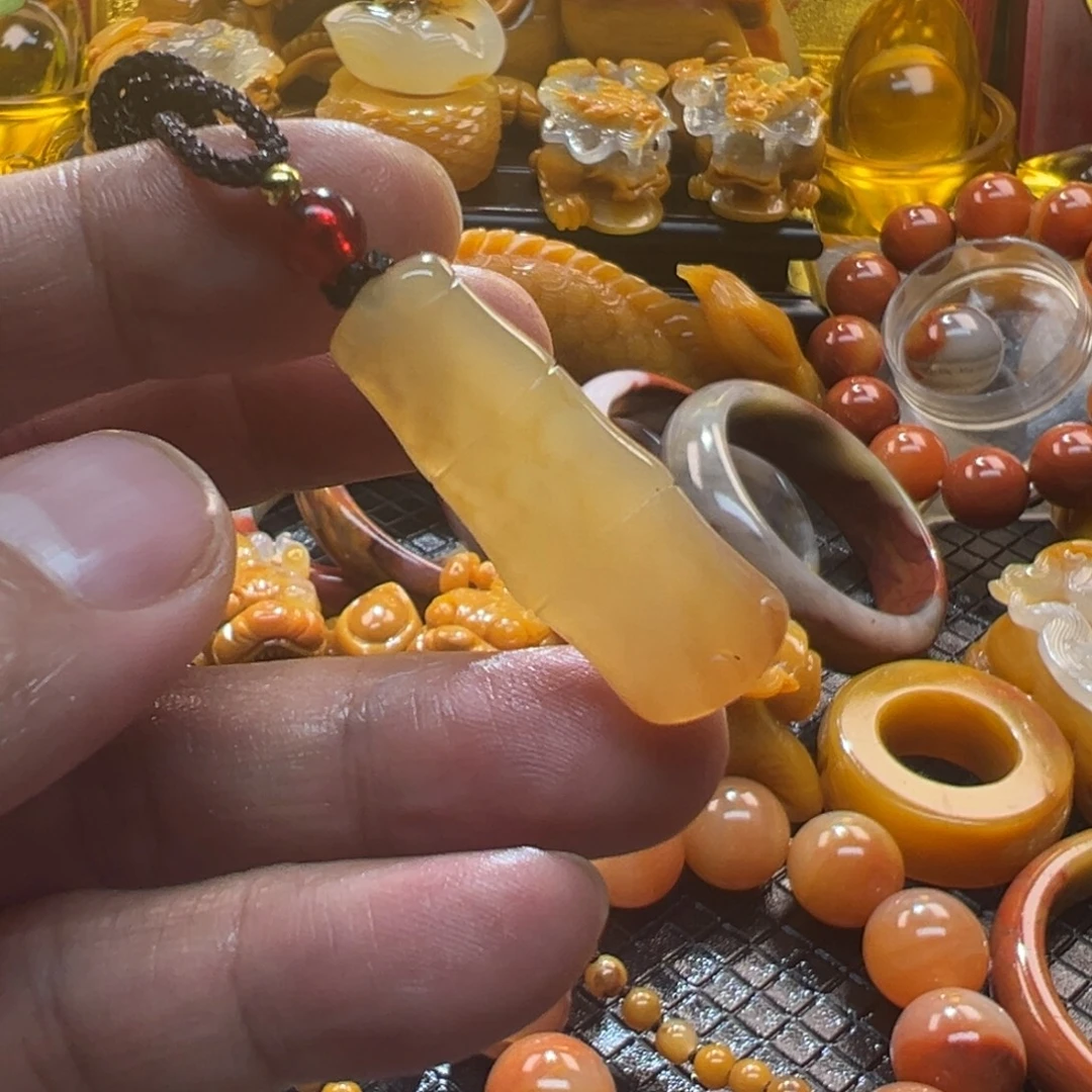 石英质玉未镶嵌颈饰