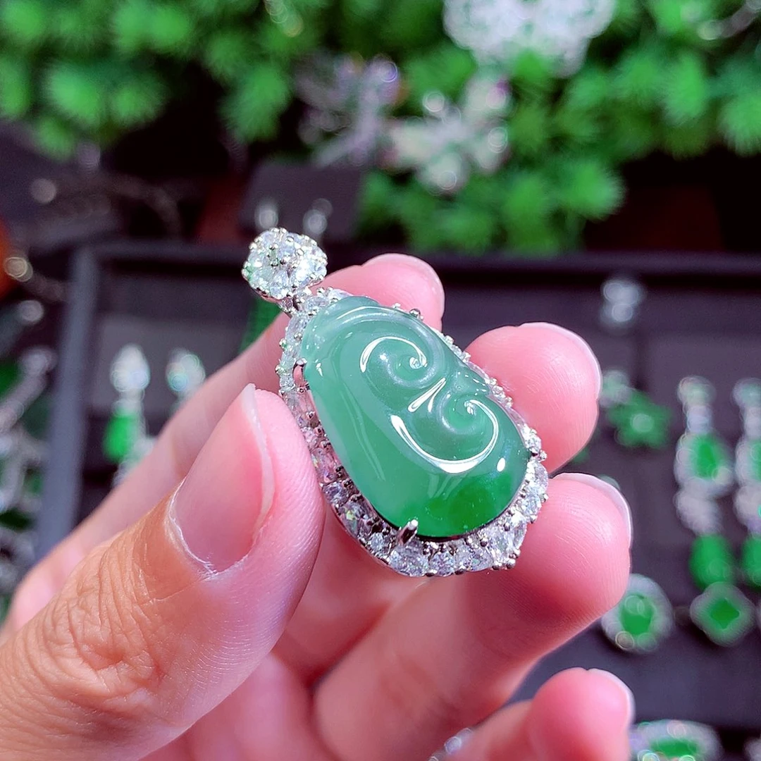 颈饰未镶嵌翡翠天然