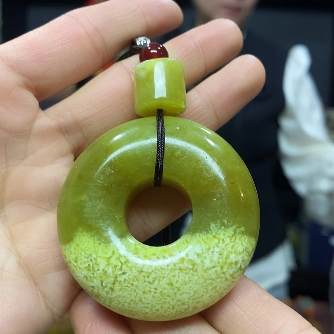 岫玉未镶嵌挂件吊坠