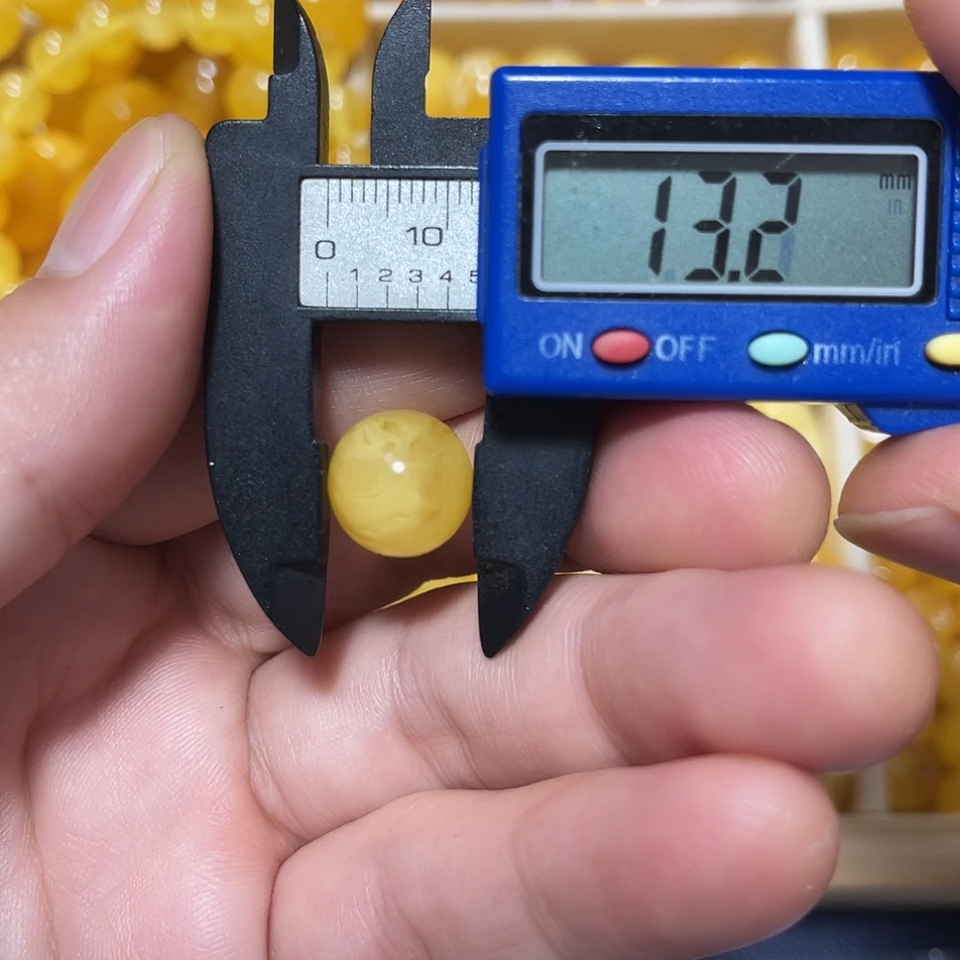 裸石琥珀未镶嵌成品