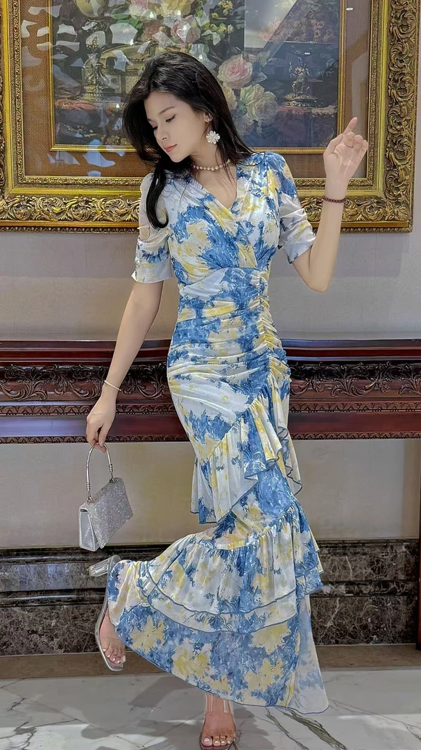 2025温柔气质法式长裙收腰显瘦蛋糕开叉新款度假连衣裙9300