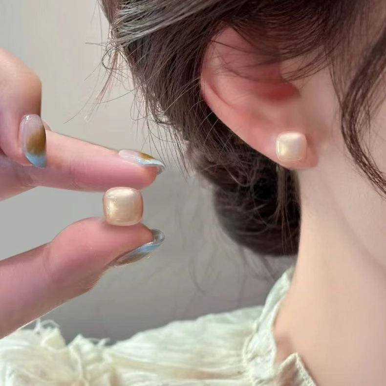 铜合金仿珍珠耳饰 铜合金仿珍珠耳饰 时尚气质香槟色珍珠精致小巧