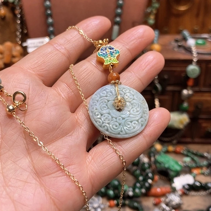 翡翠未镶嵌吊坠(赠链)