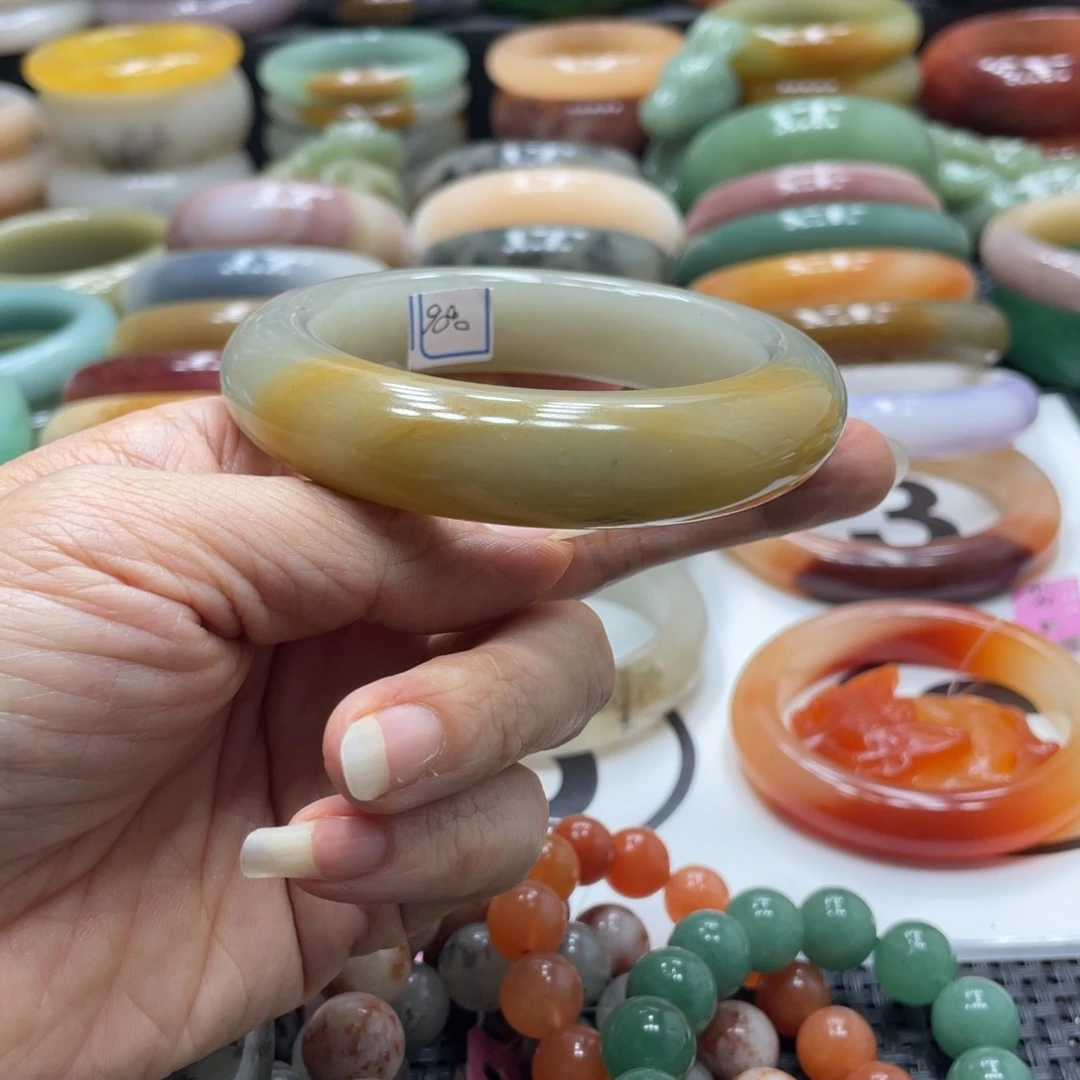 石英岩玉未镶嵌手镯