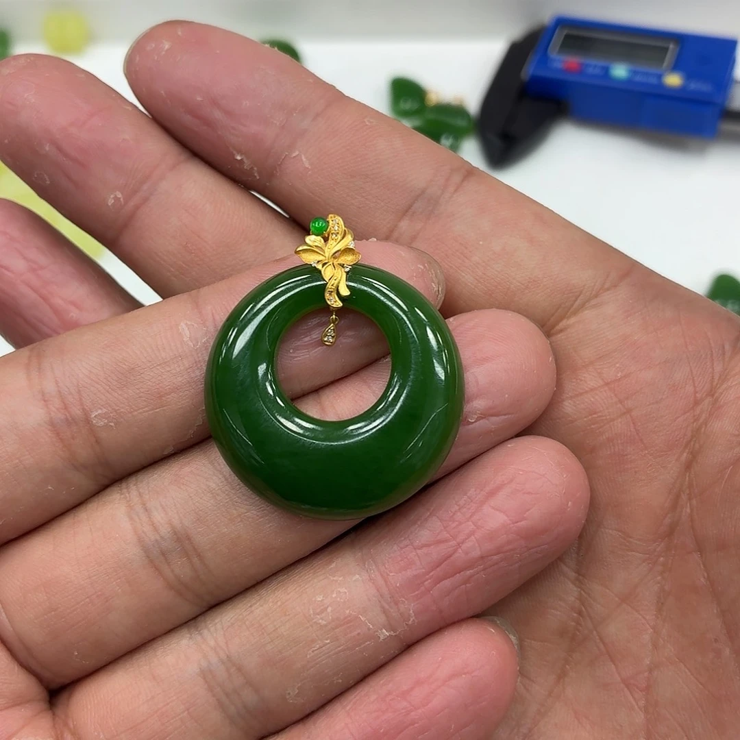 和田玉18K金镶嵌颈饰