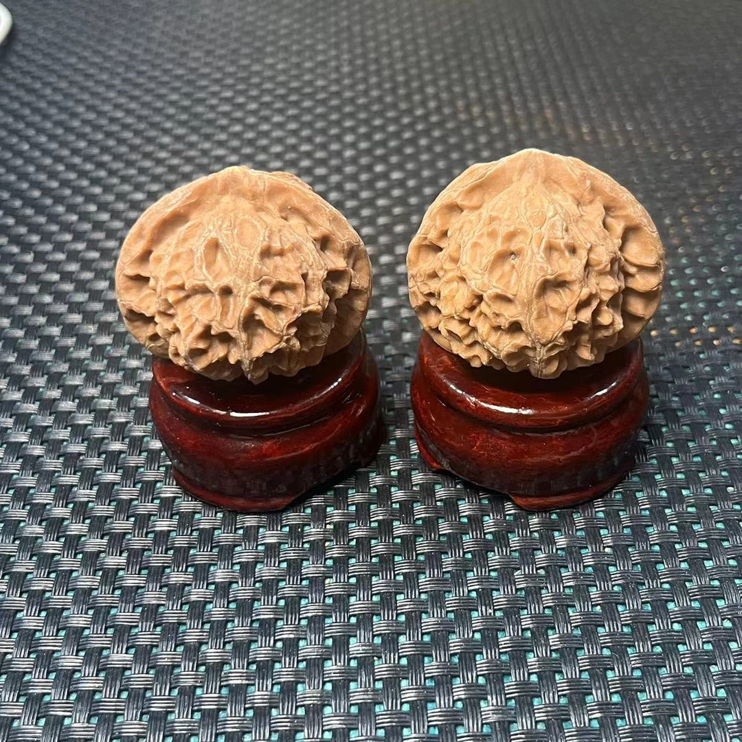 38左右宫灯核桃-240