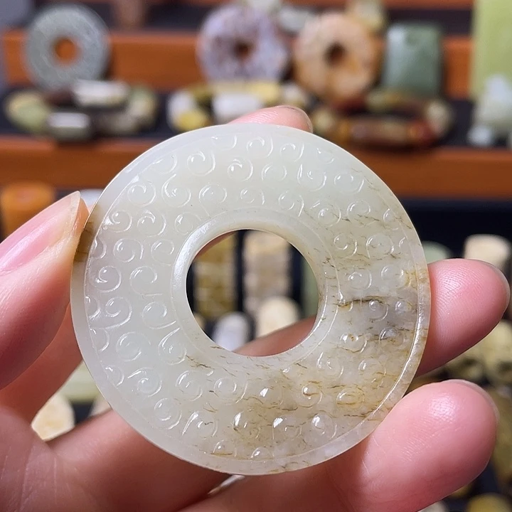 天***顺和田玉未镶嵌颈饰