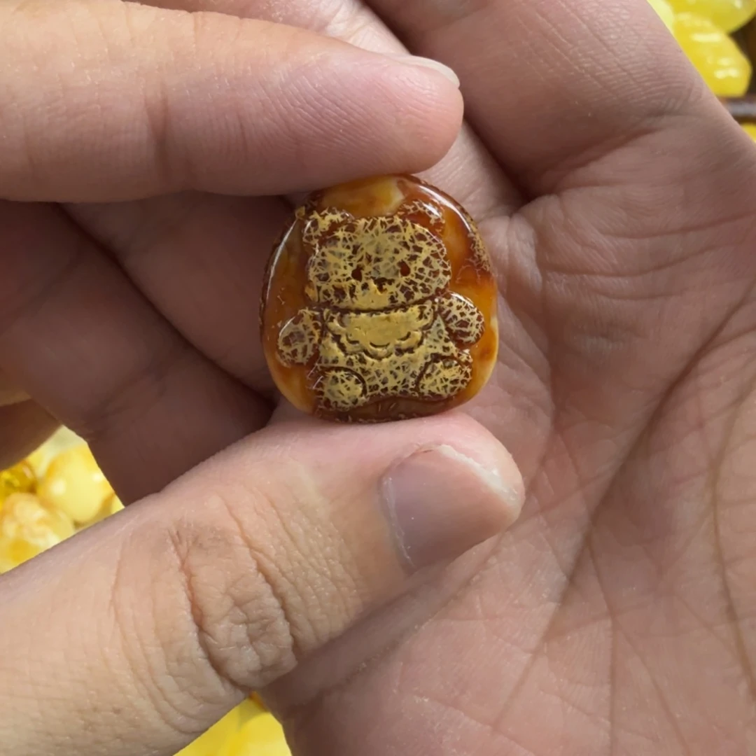 未镶嵌琥珀珠宝奇石