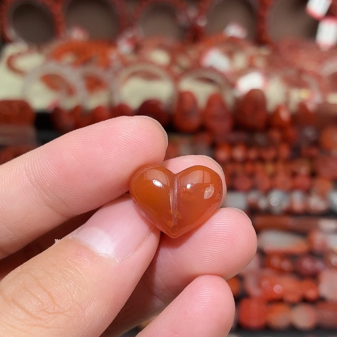 南红玛瑙未镶嵌颈饰屁桃心1