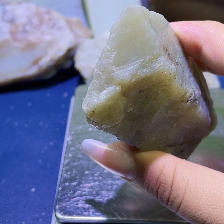 未镶嵌和田玉（糖玉）珠宝半成品