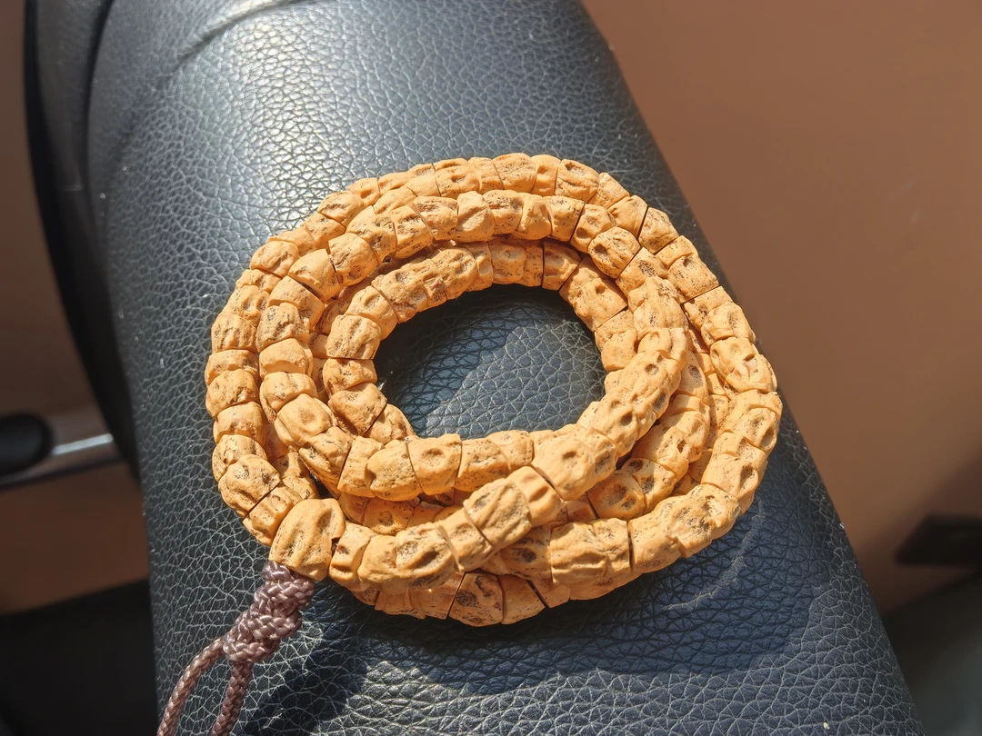 一款黄油皮鬼脸大肠百香籽，油密超高，压手感很强，精工精选上色快