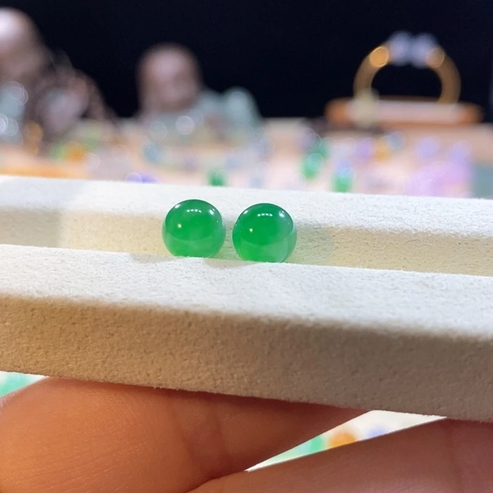 翡翠未镶嵌吊坠(不含链)翡翠满冰阳绿圆珠二选一（只发一件）