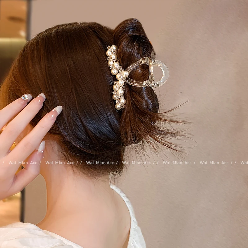 高级感浅香槟色珍珠抓夹女发量少盘发夹水晶头饰新款后脑勺鲨鱼夹