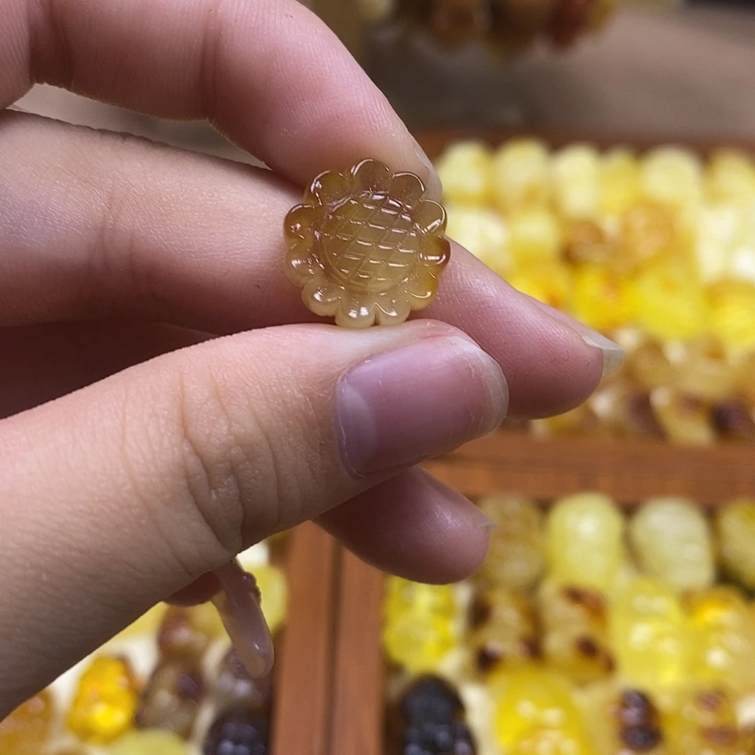 琥珀未镶嵌珠宝奇石