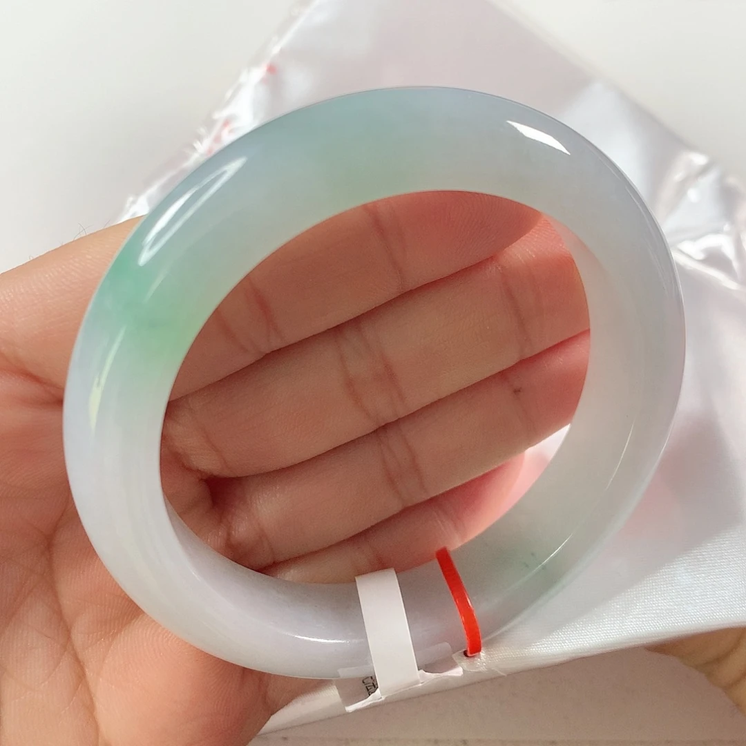 翡翠手镯未镶嵌⑧①